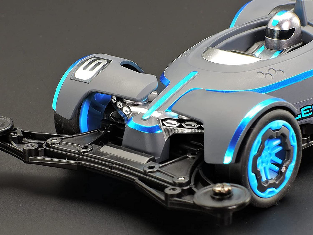 70403-tamiya-mini-4wd-1-32-eleglitter-vz-chassis-1.jpg